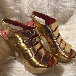 Gold Platform Heels - Size 7